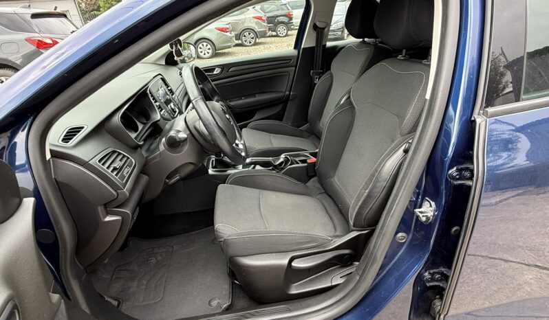 
								Renault Megane IV 5 drzwi hatchback 15DCI full									