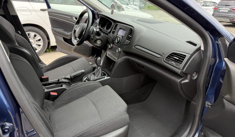 
								Renault Megane IV 5 drzwi hatchback 15DCI full									